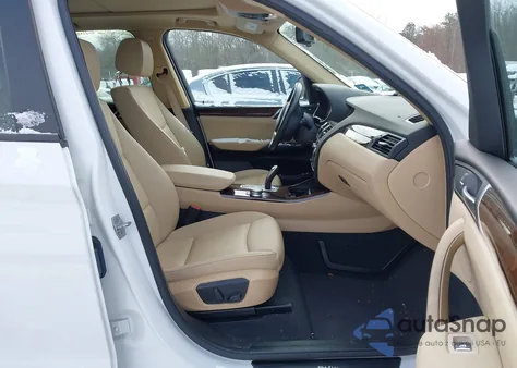 2017 BMW X3 xDrive28I z USA, uszkodzony, nr VIN 5UXWX9C55H0D97929